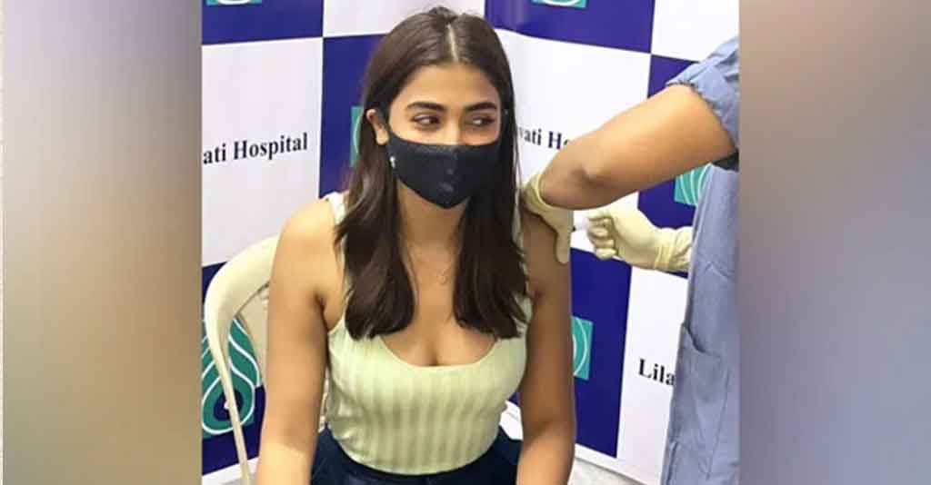 వ్యాక్సిన్ వేయించుకున్న పూజాహెగ్డే.. స్టిల్ వైర‌ల్