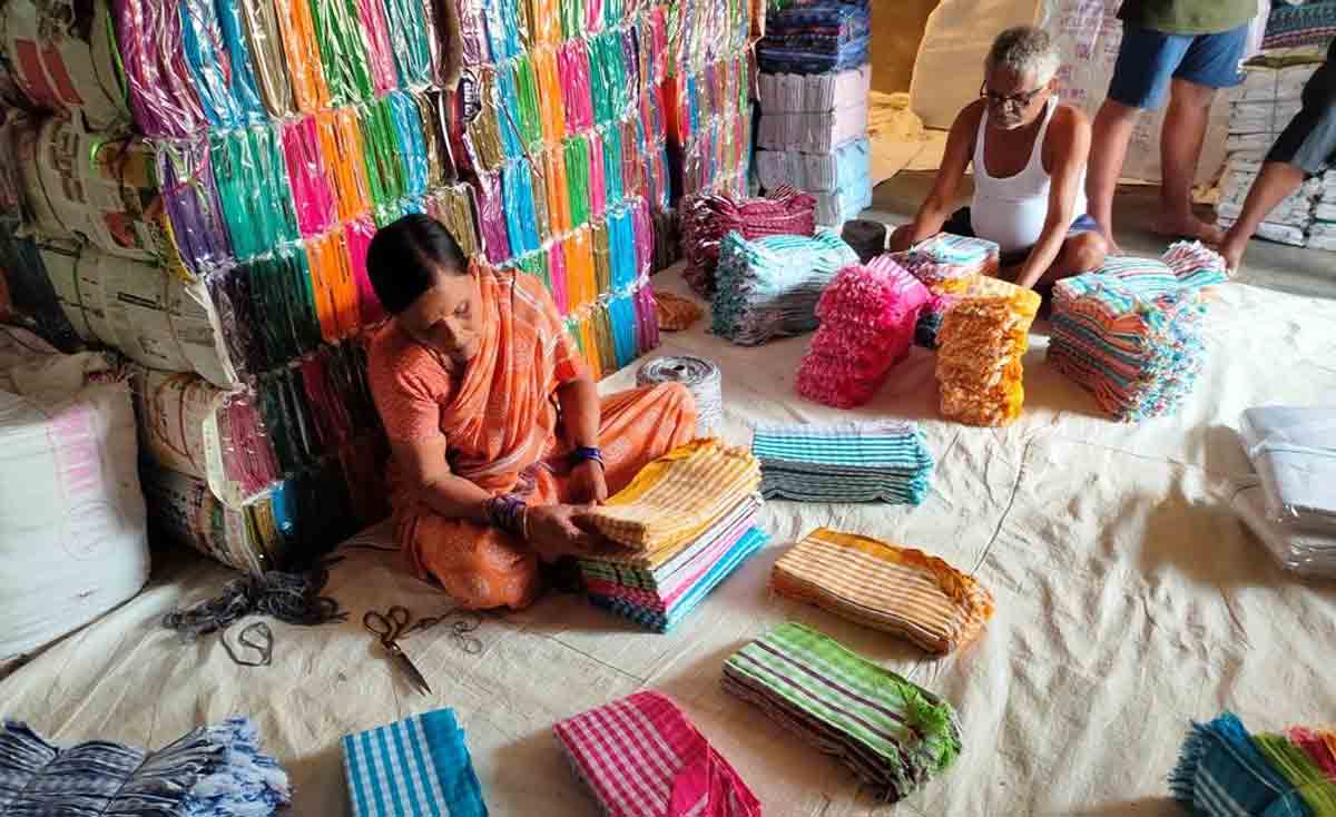 నాడు పనుల్లేక వలసలు.. నేడు ఒక్క ఊరి నుంచే ౩ రాష్ట్రాలకు  ఎగుమ‌తులతో బిజీ