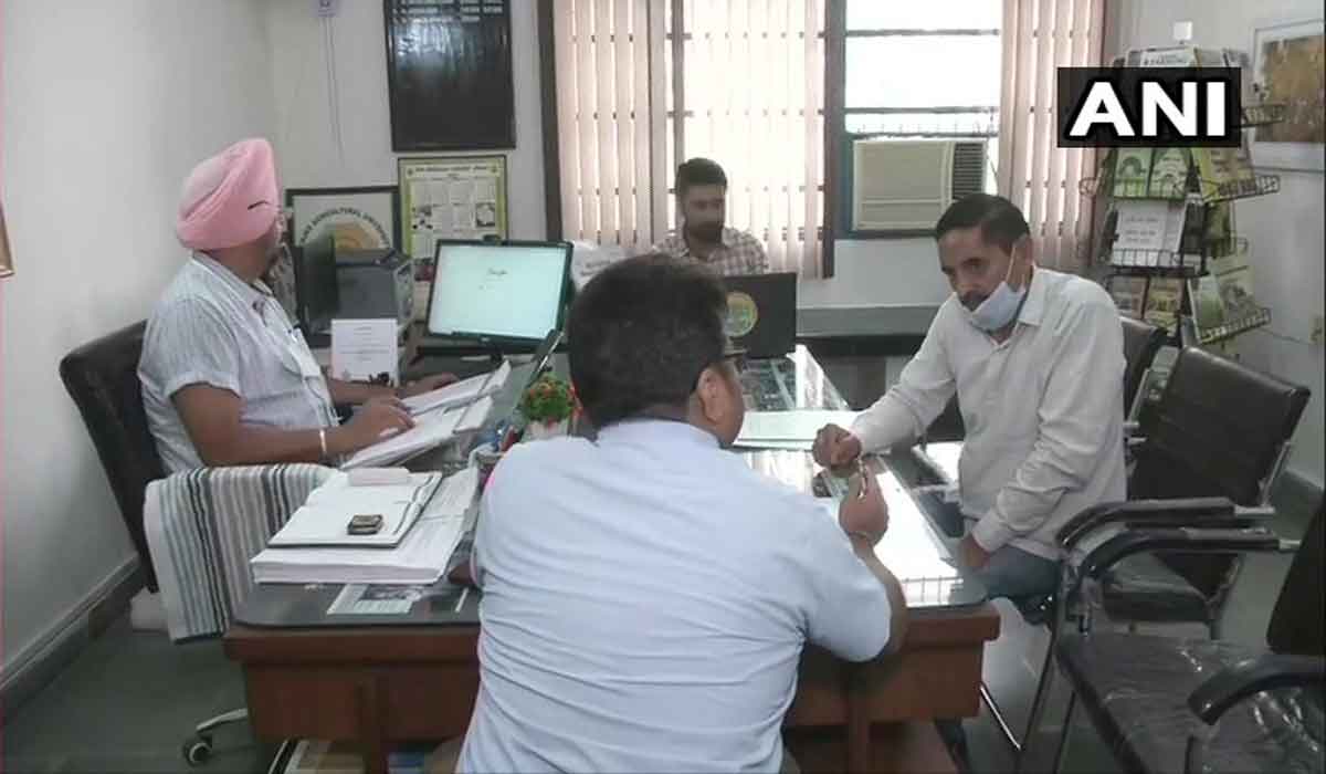 ప్ర‌భుత్వ ఆఫీసుల్లో ఏసీల‌ను ఆపేశారు.. పంజాబ్‌లో ఏం జ‌రుగుతోంది ?