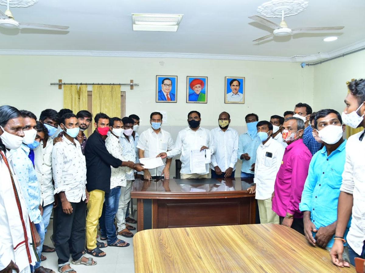 టీఆర్‌ఎస్‌కు మద్దతు ప్రకటించిన పూసల కులస్తులు