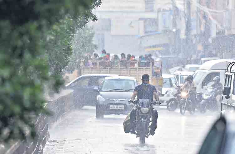 నేడు, రేపు భారీ వానలు