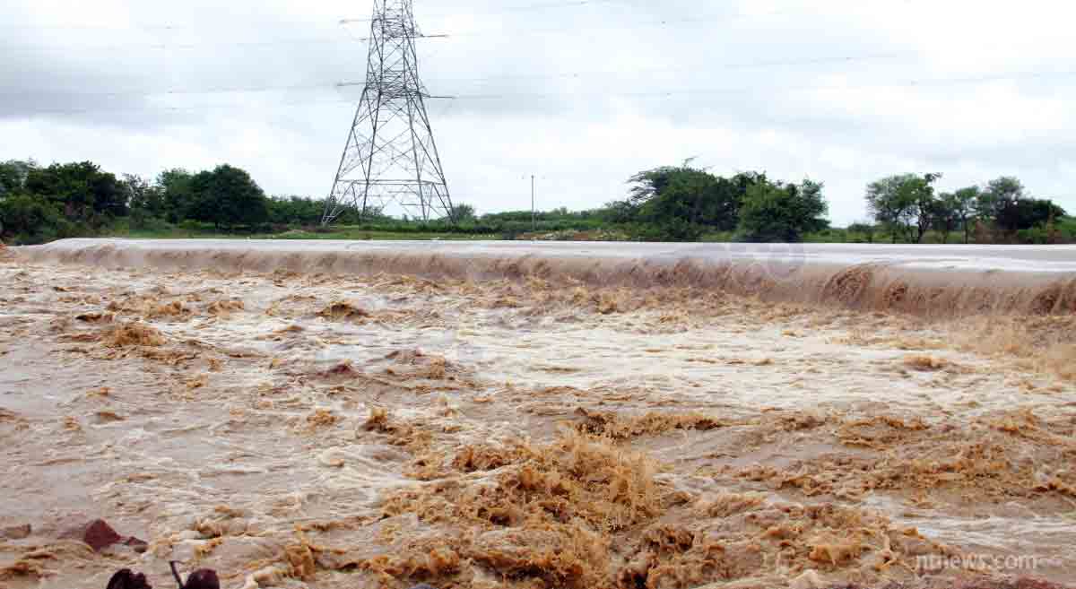 తెలంగాణ‌లో కుండ‌పోత‌ వ‌ర్షాలు