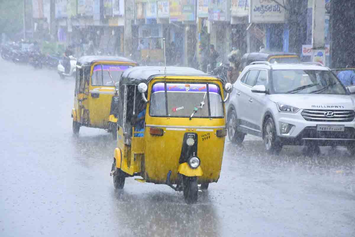 నగరంలో పలు ప్రాంతాల్లో భారీ వర్షం