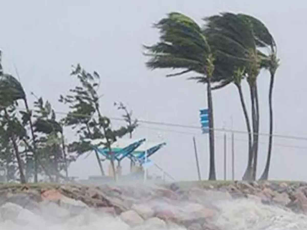 హెచ్చరికలు జారీ: మత్స్యకారులు చేపల వేటకు వెళ్లొద్దు…