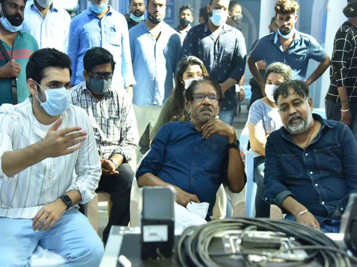 రామ్ మూవీ సెట్‌లో భార‌తీ రాజా బ‌ర్త్‌డే వేడుక‌లు