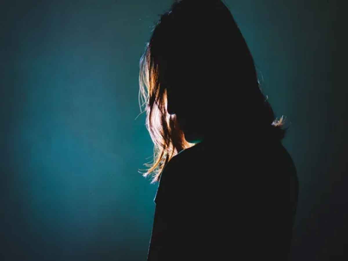 ప్రేమించిన వ్యక్తికి పెళ్లైందని తెలిసి మహిళ ఆత్మహత్య