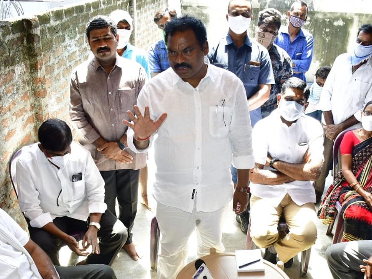 ఈటల ప్రలోభాలకు ప్రజలు లొంగరు : ఎమ్మెల్యే రవిశంకర్‌