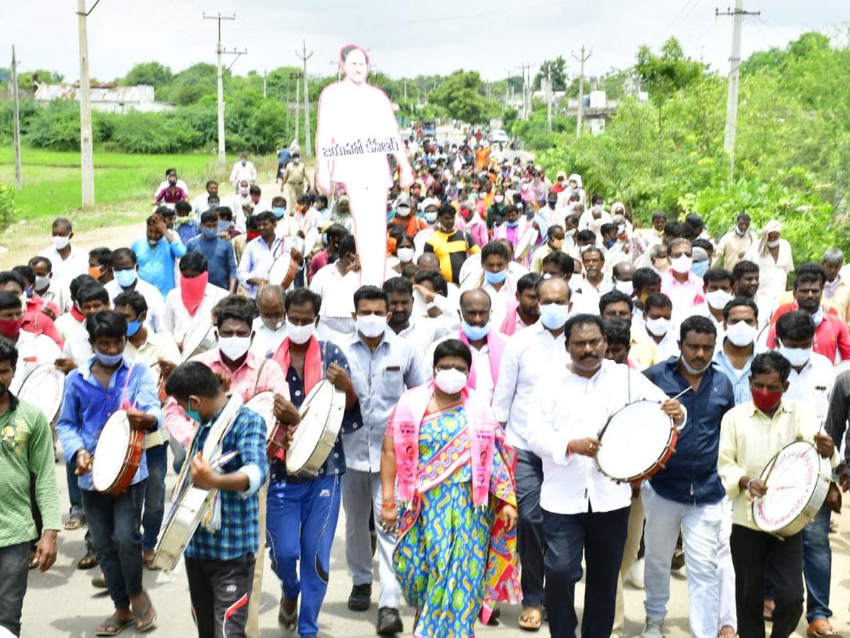 ఇల్లందకుంటలో దళితుల భారీ ర్యాలీ