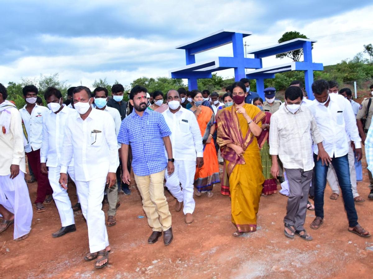 వికారాబాద్‌ జిల్లాలో పల్లె ప్రగతిని ప్రారంభించిన మంత్రి సబిత