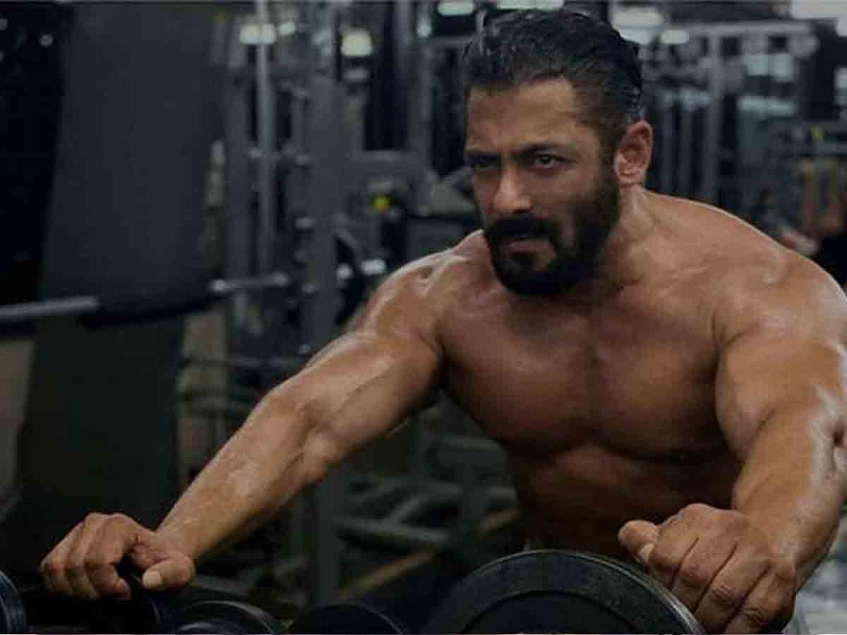 55 ఏళ్ల వ‌య‌స్సులో స‌ల్మాన్ ప‌డుతున్న క‌ష్టం చూశారా..!