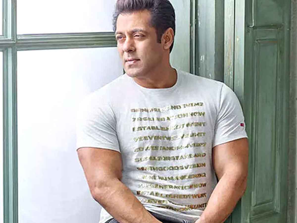 జ‌న‌తా గ్యారేజ్ రీమేక్‌పై క‌న్నేసిన బాలీవుడ్ కండ‌ల వీరుడు