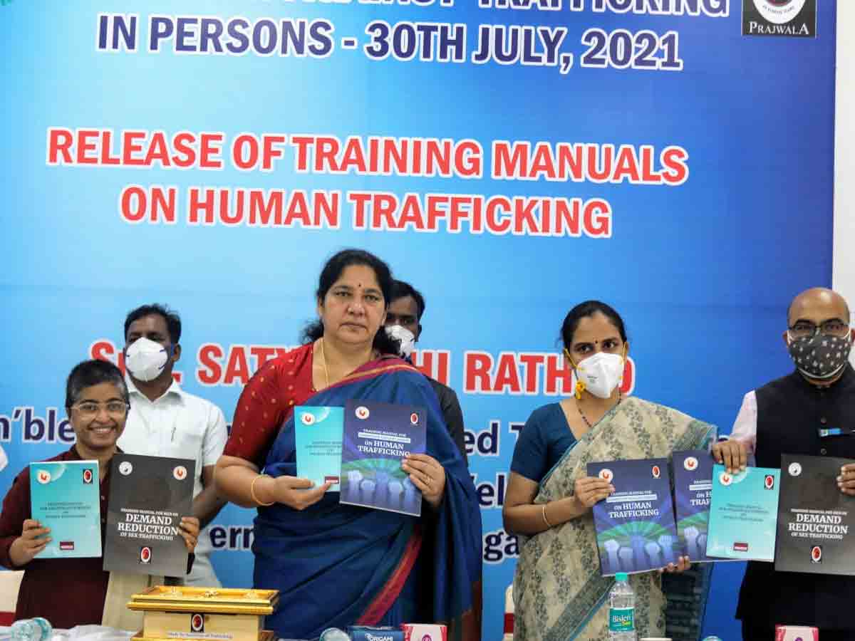 మానవ అక్రమ రవాణా నిర్మూలనలో సోష‌ల్ పోలీస్‌గా అంగ‌న్‌వాడీలు