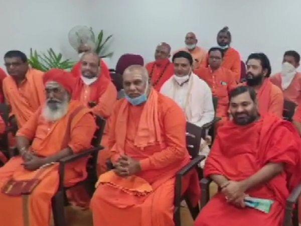 కర్నాటకం : యడియూరప్పను మార్చితే కాషాయ పార్టీ సమాధి!