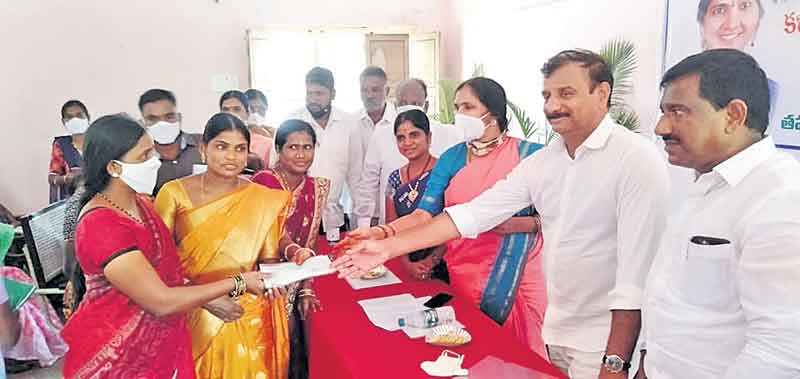 పేదల అభివృద్ధే ప్రభుత్వ లక్ష్యం