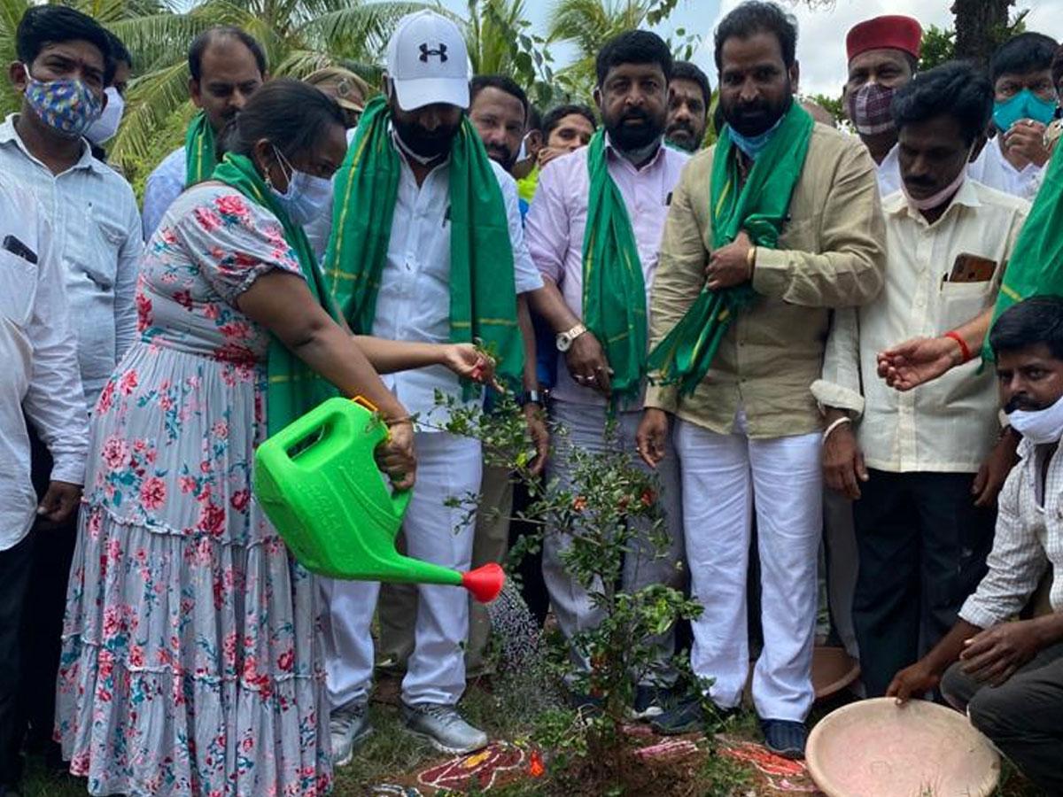 మొక్కలు నాటడం సామాజిక బాధ్యత : మంత్రి శ్రీనివాస్ గౌడ్
