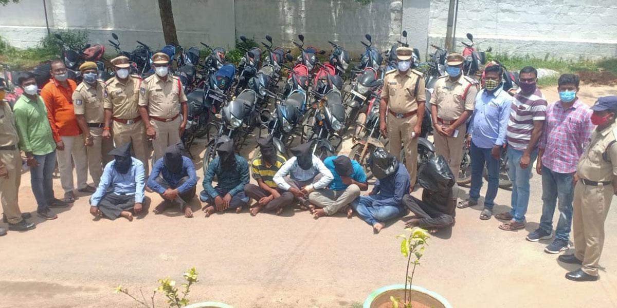 ద్విచక్ర వాహనాలు దొంగలిస్తున్న ముఠా అరెస్ట్‌
