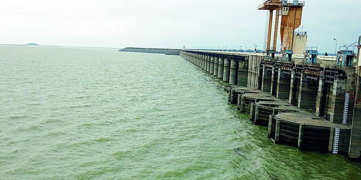 ఎస్సారెస్పీలోకి కొనసాగుతున్న వరద