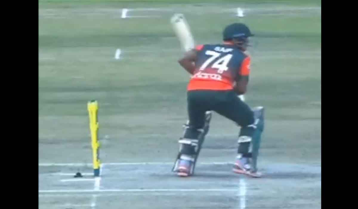 క్రికెట్ మ్యాచ్‌లో దెయ్యం.. ఆ స్టంప్ ఎలా క‌దిలింది.. వీడియో వైర‌ల్‌