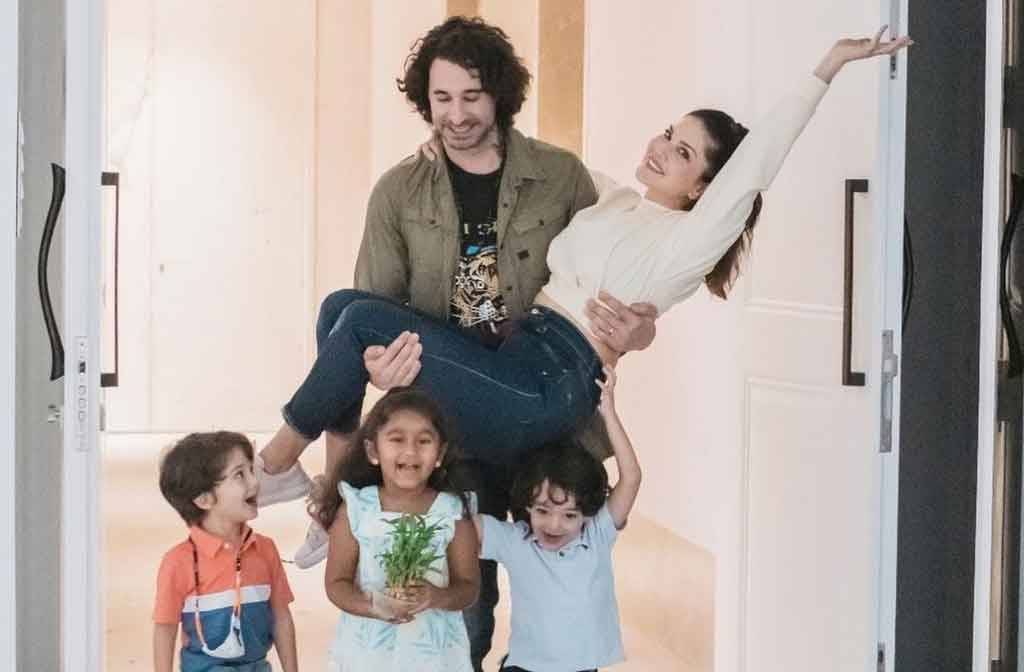 ముంబైలో కొత్త ఇల్లు కొన్న సన్నీలియోన్‌.. ట్రెండింగ్‌లో గృహ ప్రవేశం ఫొటోలు