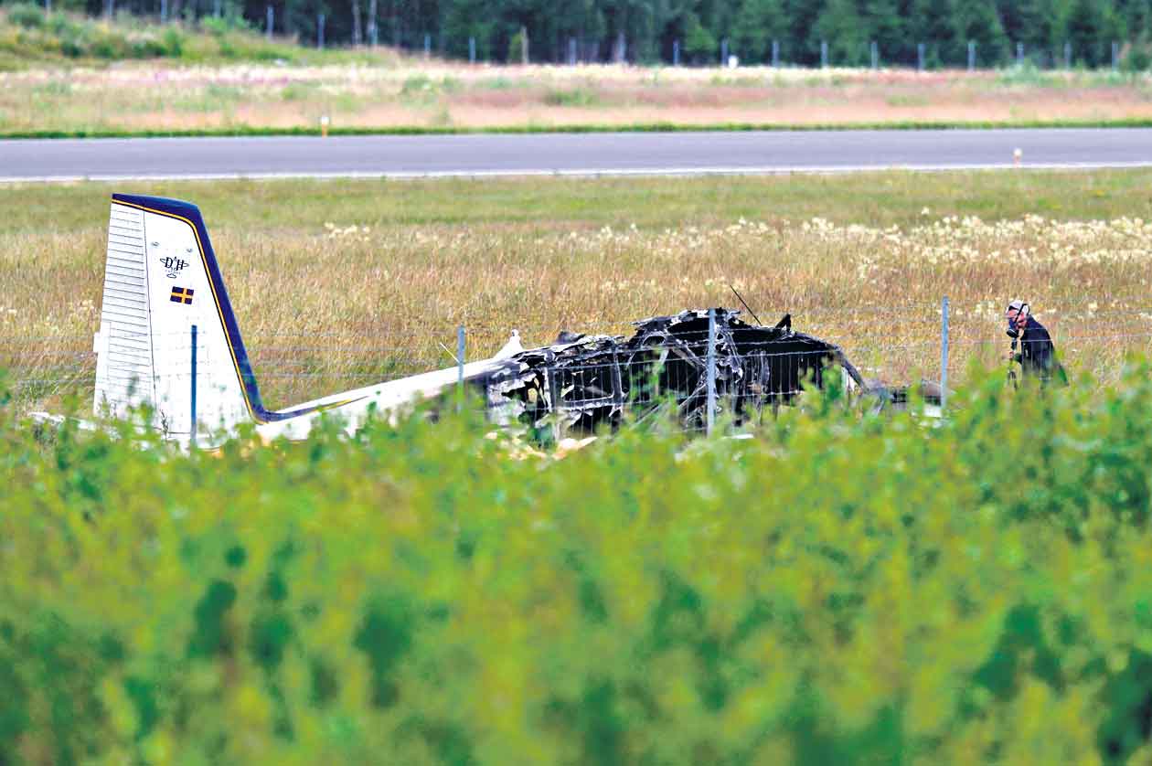 స్వీడన్‌లో విమానం కూలి 9 మంది మృతి