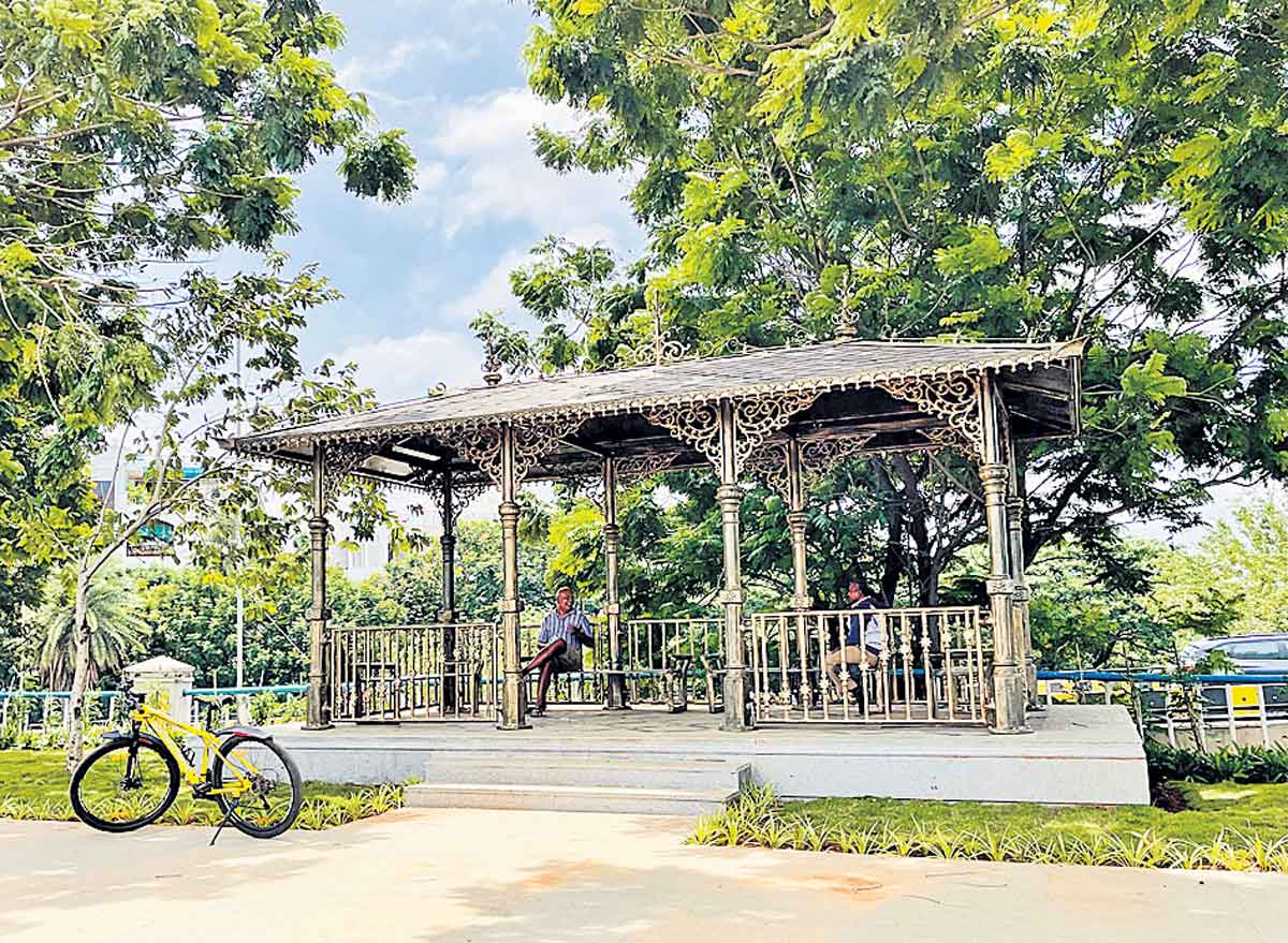 ప్రత్యేక ఆకర్షణగా ట్యాంక్‌ బండ్‌ అందాలు…