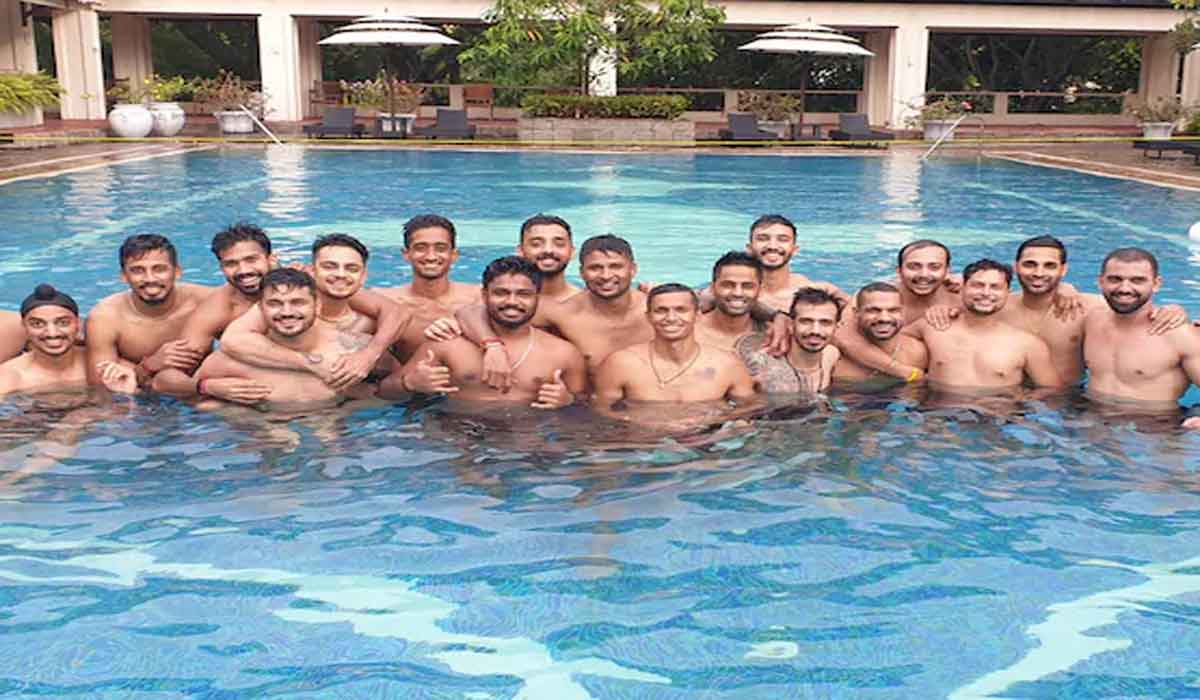 పూర్త‌యిన క్వారంటైన్‌.. స్విమ్మింగ్ పూల్‌లో ఎంజాయ్ చేసిన టీమిండియా