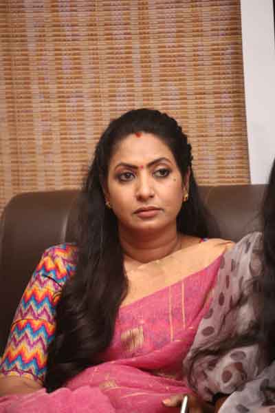 హారర్‌ కథతో..