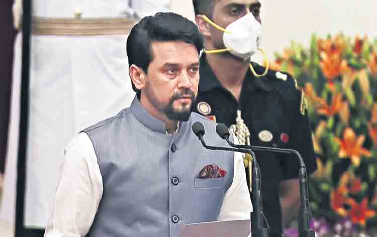 క్రీడా మంత్రిగా ఠాకూర్‌