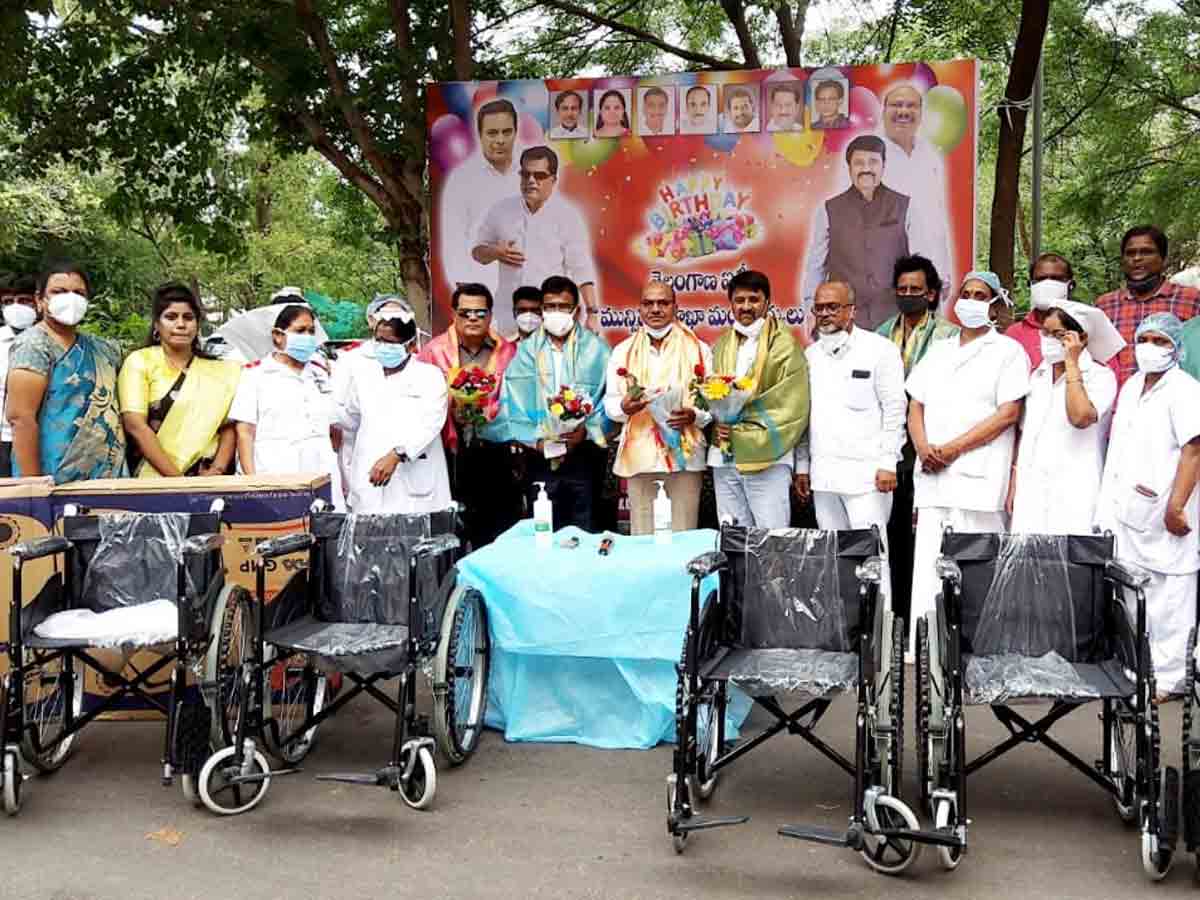 టీఎన్జీవోస్ ఆధ్వ‌ర్యంలో కేటీఆర్ జ‌న్మ‌దిన వేడుక‌లు