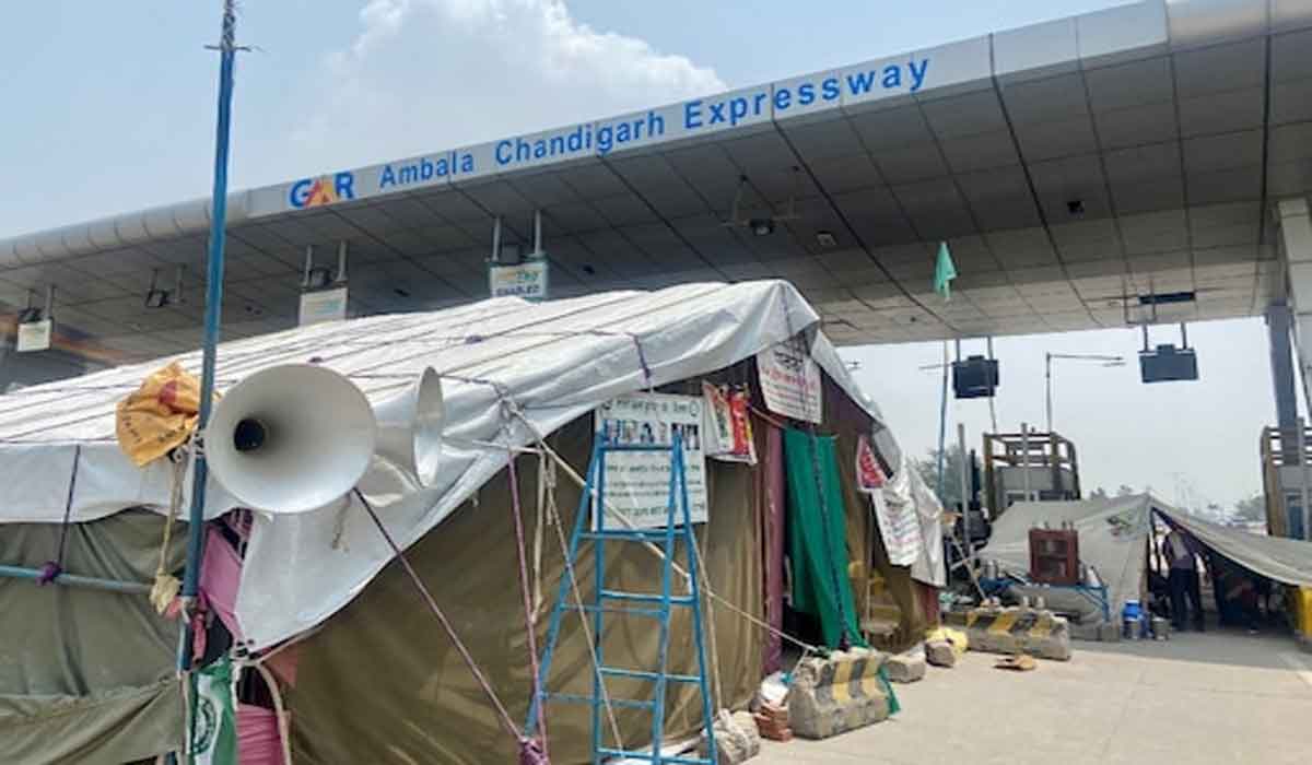 రైతుల ఆందోళ‌న‌తో టోల్ ప్లాజాలు బంద్‌.. 2000 కోట్ల న‌ష్టం