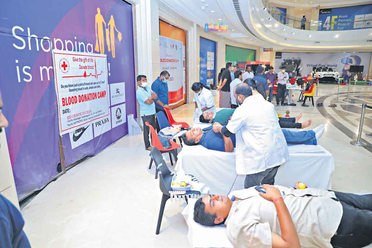 రక్తం కొరత తీవ్రమవుతుంది.. నిల్వలు పెంచుదాం