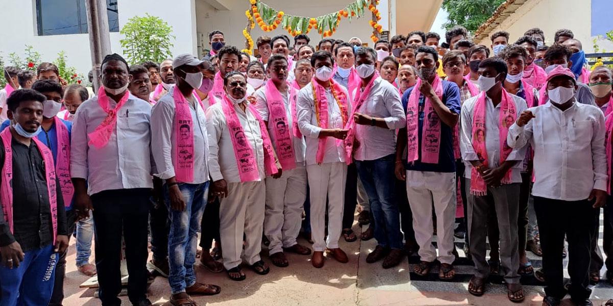 బీజేపీ నుంచి టీఆర్‌ఎస్‌లోకి భారీగా చేరికలు