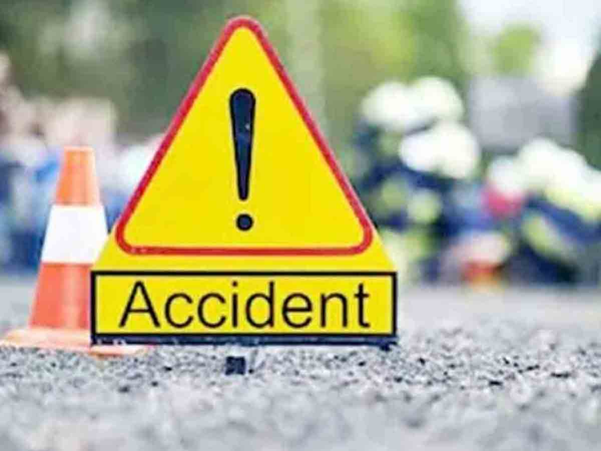 Road accident : ఆగి ఉన్న టిప్పర్‌ను ఢీకొట్టిన బైక్‌.. ఇద్దరు మృతి