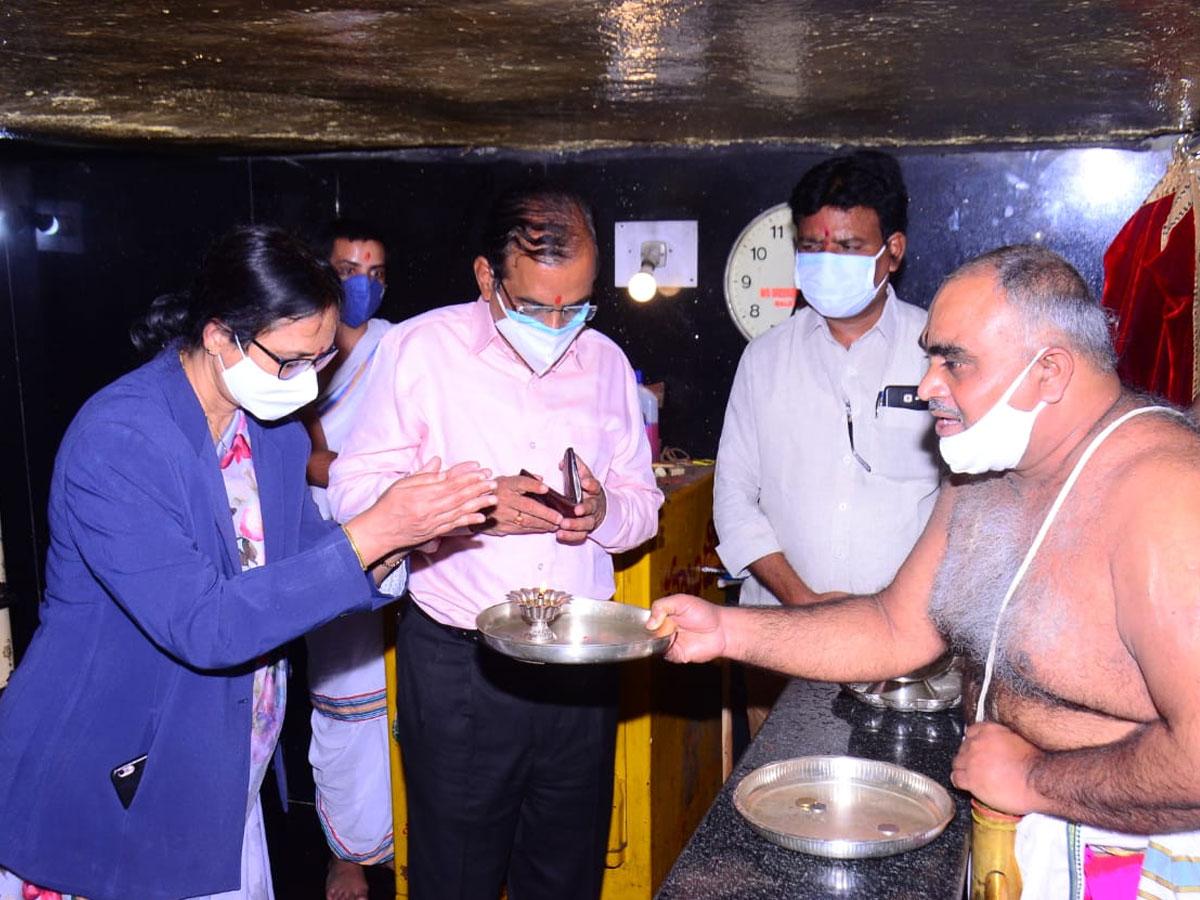 అనంత పద్మనాభ స్వామిని దర్శించుకున్న జస్టిస్‌ రాజశేఖర్‌రెడ్డి