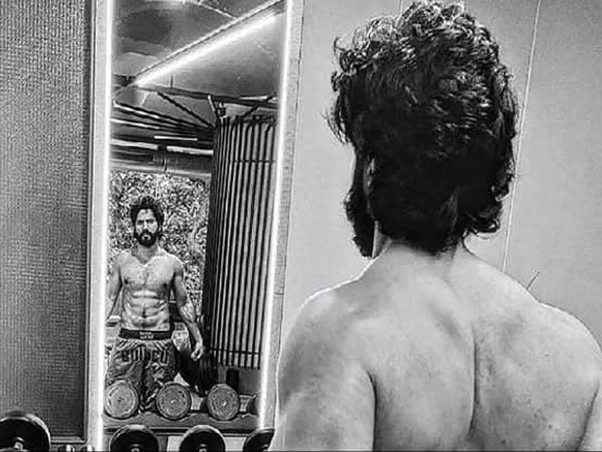 షాకింగ్ లుక్‌లో వ‌రుణ్ ధావ‌న్.. ఆశ్చ‌ర్యపోయిన అనీల్ క‌పూర్