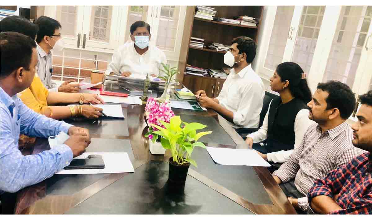 వినోద్‌కుమార్‌కు న్యాయ‌వాదుల ప్ర‌తినిధి బృందం విజ్ఞ‌ప్తి