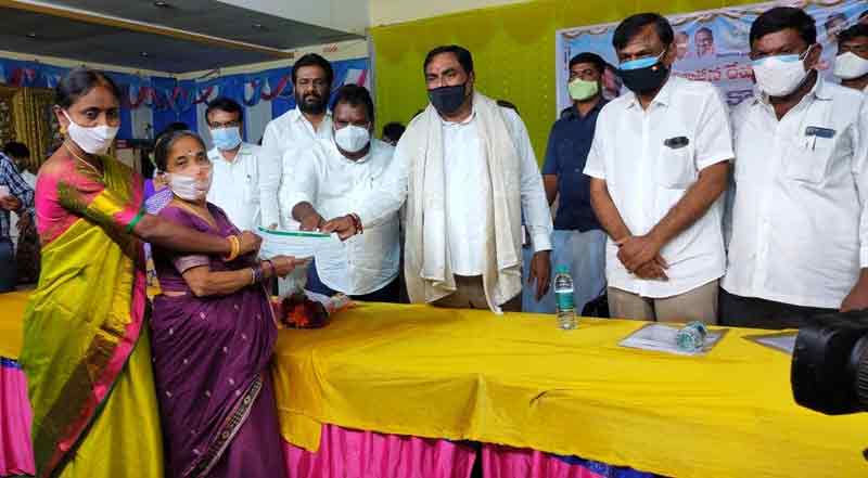 ఉద్యోగాల భర్తీలో కేంద్రం విఫలం