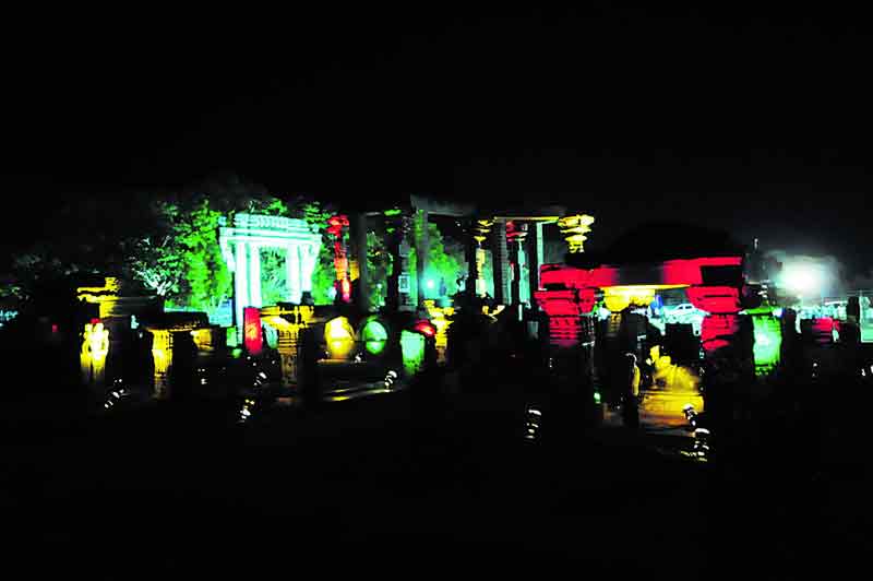 ఘన చరితకు.. దృశ్యరూపం