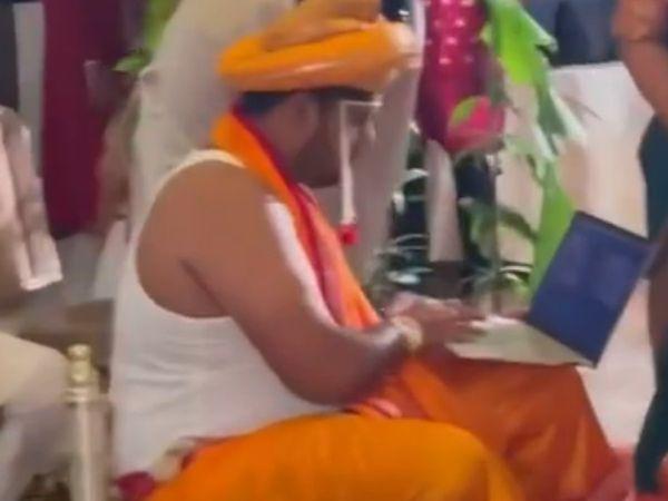 వ‌ర్క్ ఫ్రం వెడ్డింగ్ : పెండ్లిమంట‌పంలో ల్యాప్‌టాప్‌తో కూర్చున్నాడు!