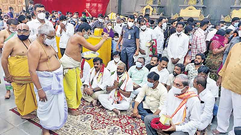 యాదాద్రిలో భక్తుల రద్దీ