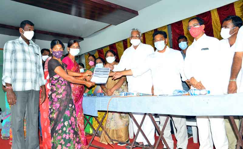 ఊరూరా పండుగలా..