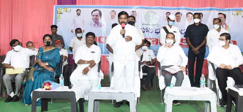 రాజకీయాలకు అతీతంగా అభివృద్ధి