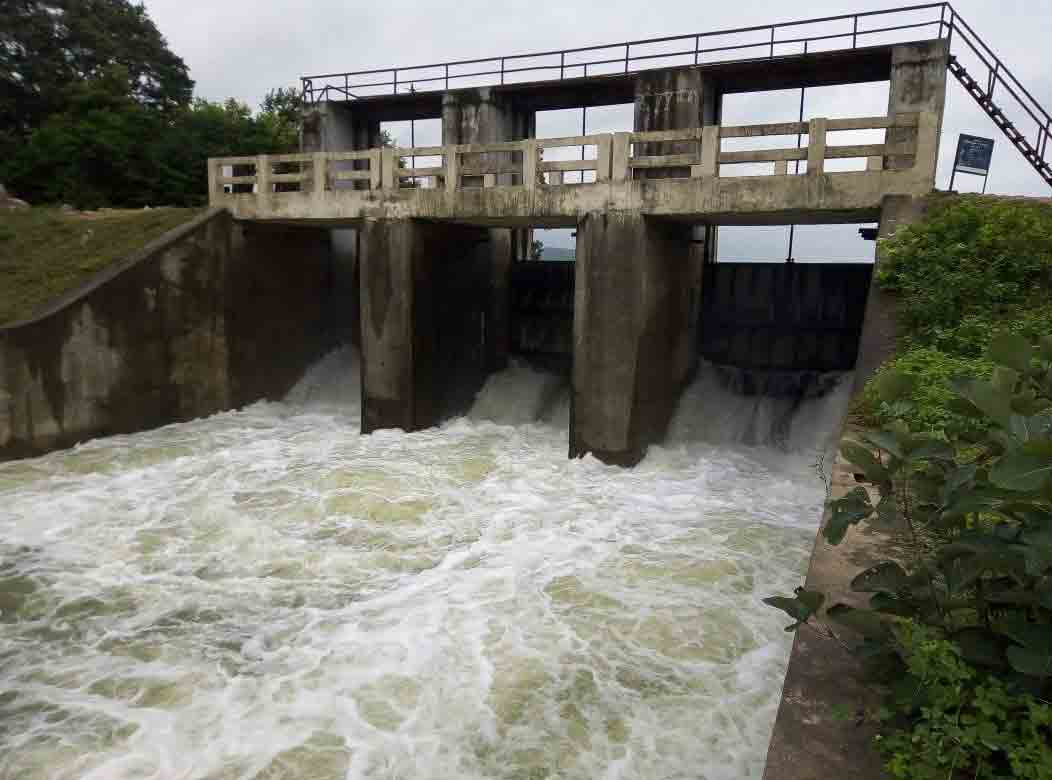 ఎస్సారెస్పీ వరద గేట్ల ఎత్తివేత
