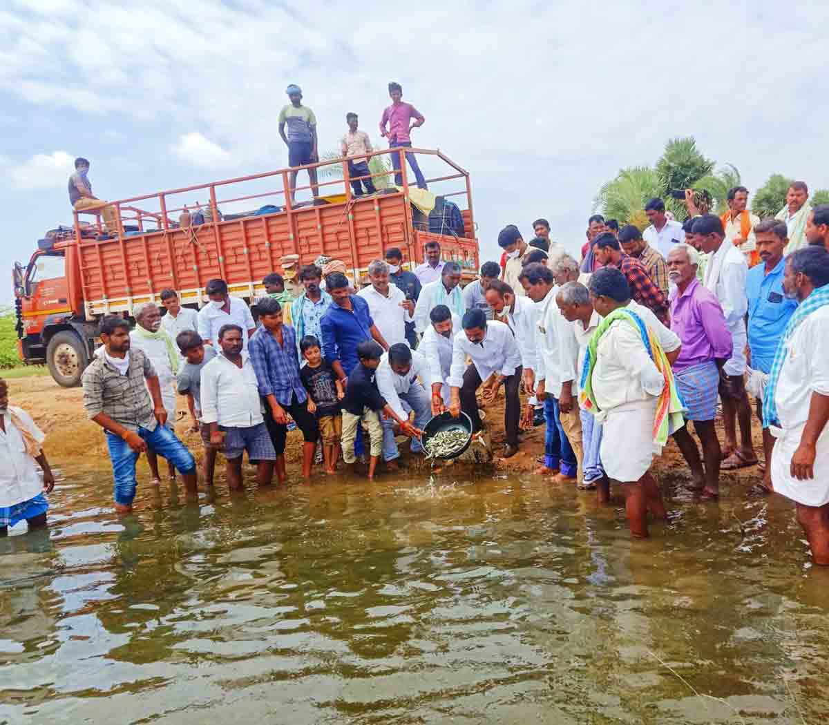 మత్స్యకారుల సంక్షేమానికి కృషి