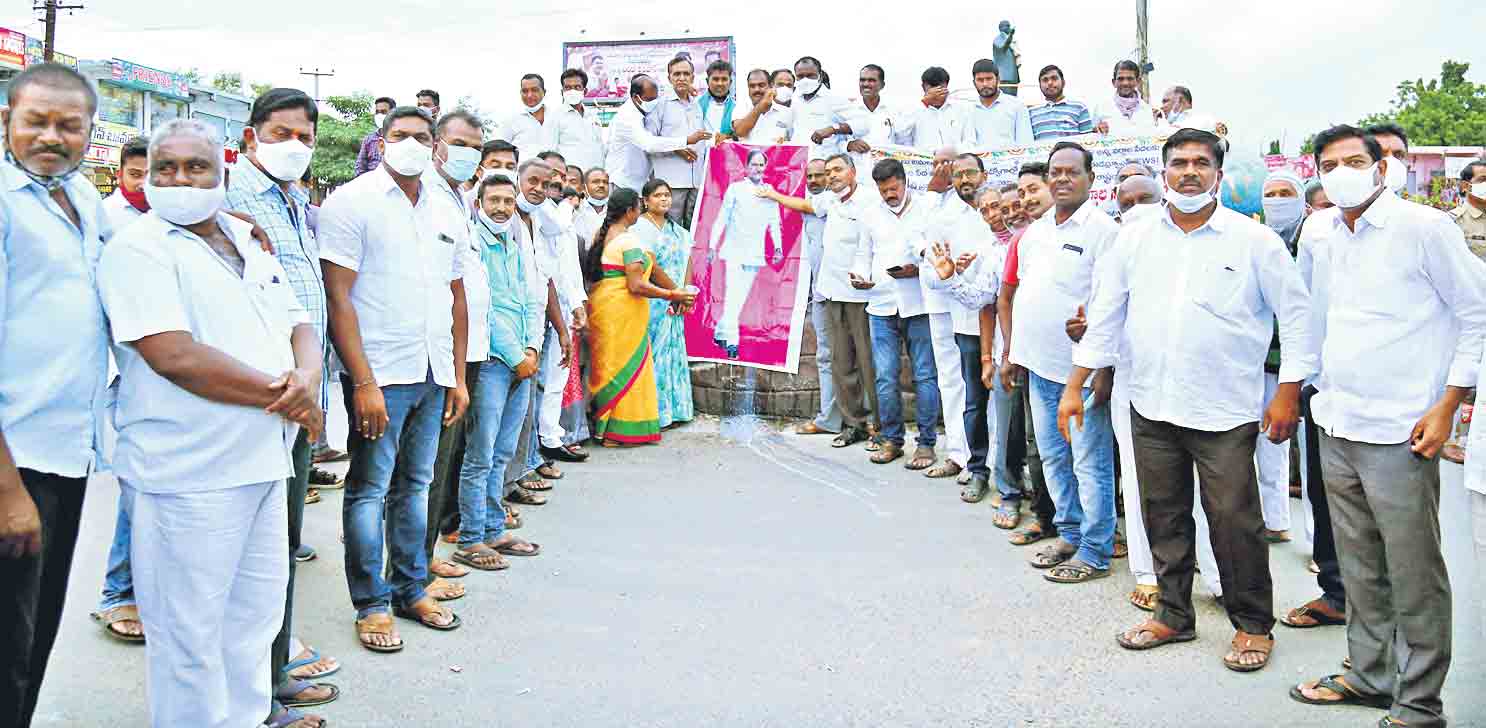 ఈడబ్ల్యూఎస్‌ రిజర్వేషన్లపై సంబురాలు