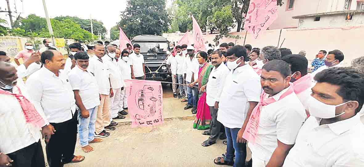 దారులన్నీ శాలపల్లి వైపు