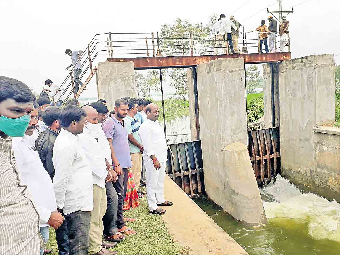 రైతు బిడ్డలకు విద్యా రుణాలు