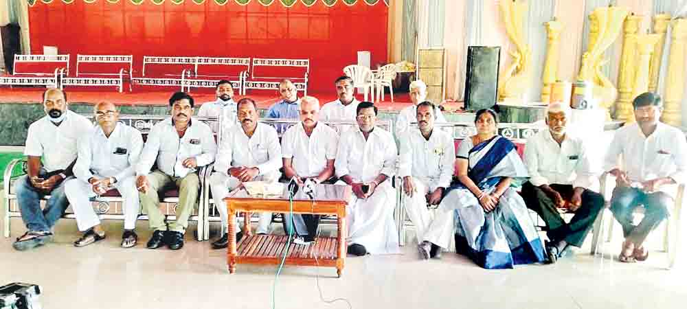 టీఆర్ఎస్ వెంటే ఉంటాం..