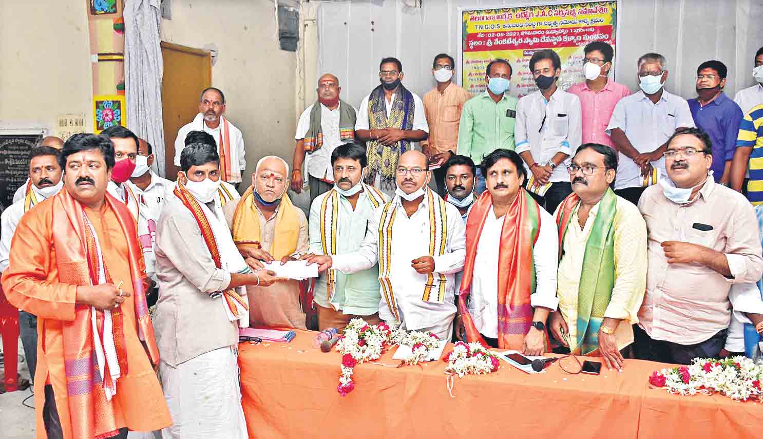 అర్చకులకు సముచిత స్థానం