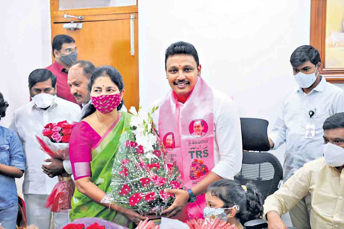 ఎమ్మెల్యే భగత్‌కు అభినందనలు